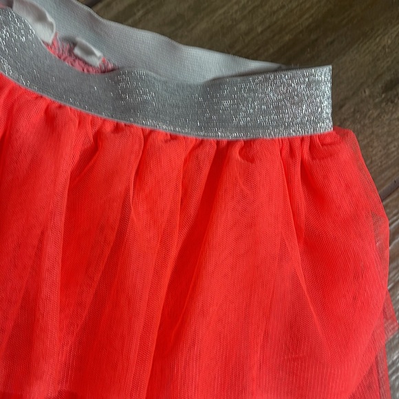 Like New! Gap Neon Coral Tiered Tulle Skirt in size Small (6/7) - Picture 2 of 3